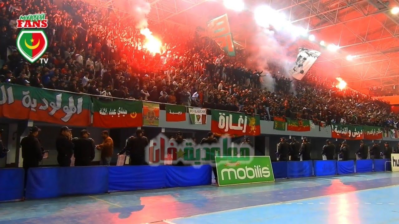 الأجواء التي صنعها أنصار المولودية بقيادة أولترا حب وعقلية بقاعة حرشة HANDBALL MCA 2022