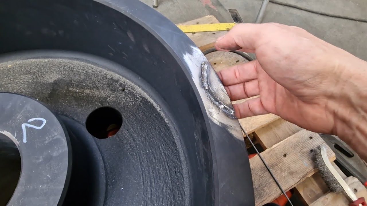 Svařování litinové řemenice. Welding of gray cast iron pulleys.