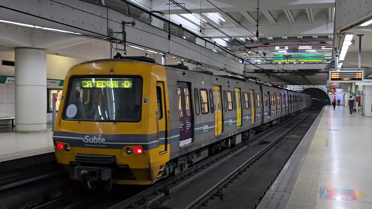 Subte L&iacute;nea D - Alstom 100 y Alstom 300 se cruzan en estaci&oacute;n Olleros