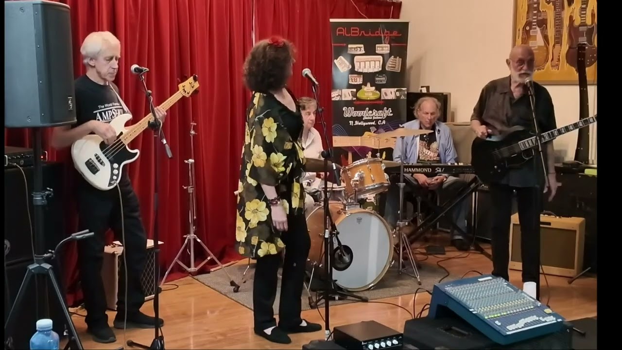 Summer Blues Night at Amp Shop bass Exchange, jam, fun, happy people 