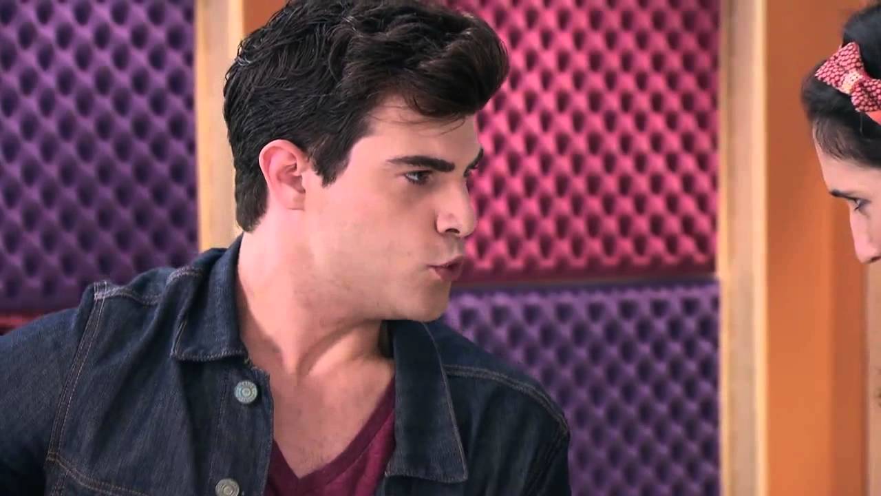 Violetta 3 - Francesca y Diego cantan Aprendí A Decir Adios