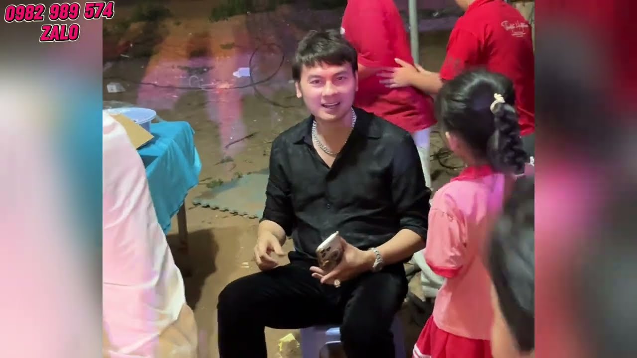 Quá vui NSUT Kim Tiểu Long về Ba Tri Bến Tre - Khán Giả vây kín 
