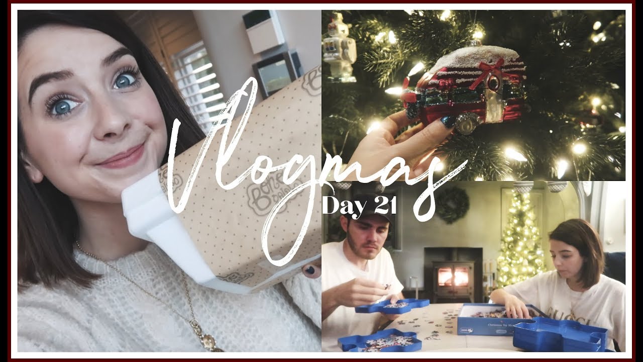 GETTING ORGANISED & FAVOURITE CHRISTMAS TREE | VLOGMAS