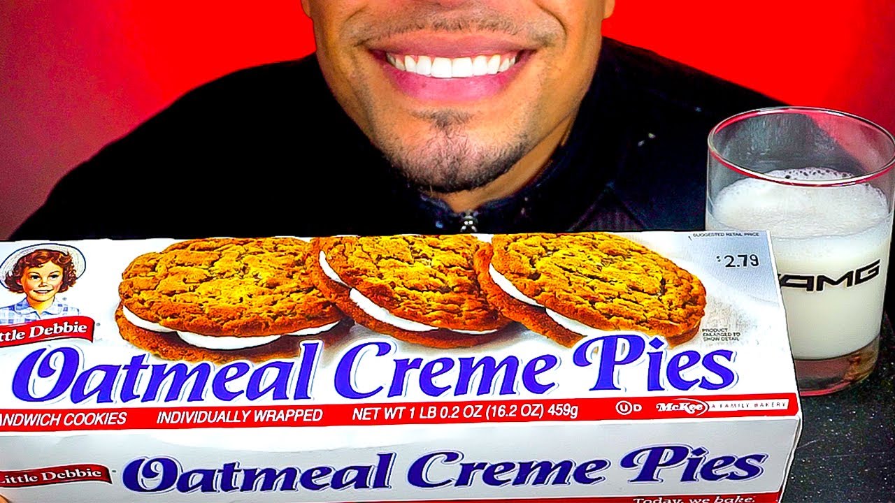ASMR LITTLE DEBBIE OATMEAL CREME PIES MUKBAN EATING SOUNDS SWEETS CANDY JERRY