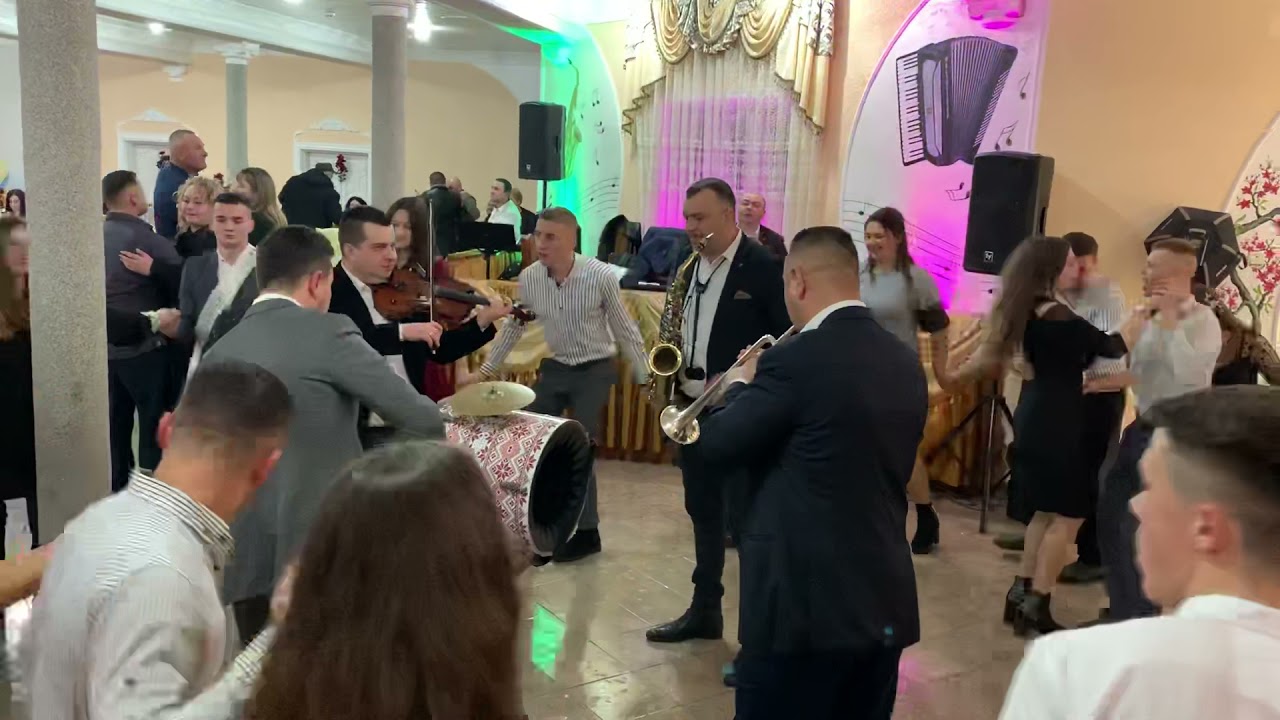 Universal band la Ropcea