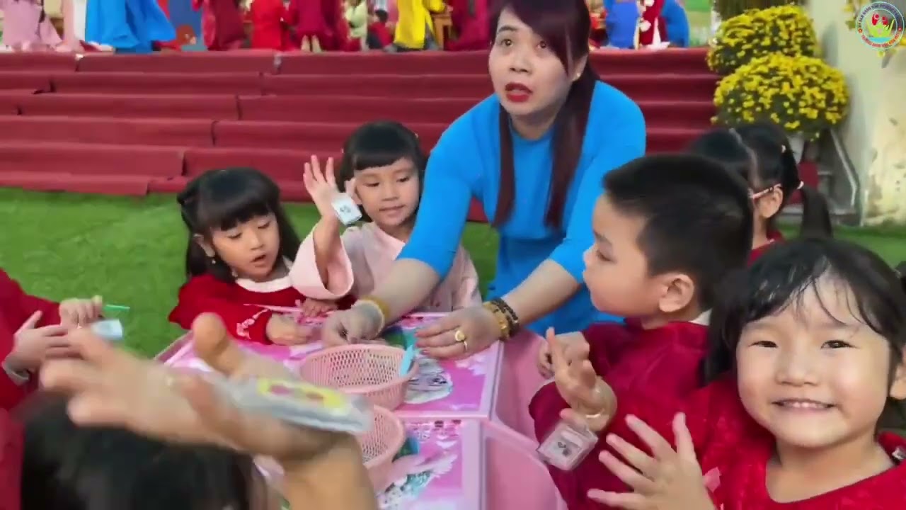 Chúc mừng 8/3 MN Hoa Mai