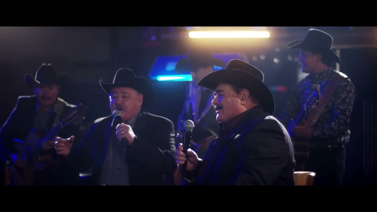 Los Huracanes Del Norte - La Carretera Hacia Juarez [Corridos Perros Vol.1]
