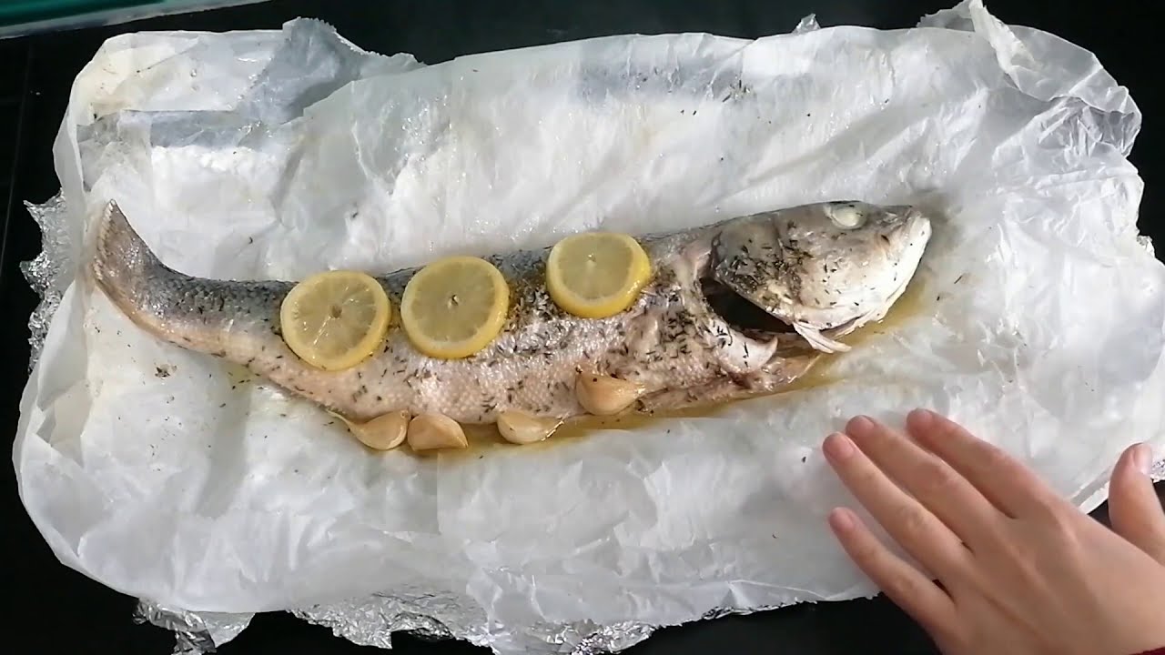 Comment cuisiner du POISSON EN PAPILLOTTE (Bar) ?