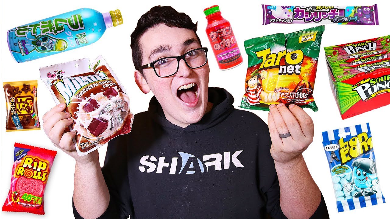 TRYING CRAZY CANDY FROM AROUND THE WORLD!