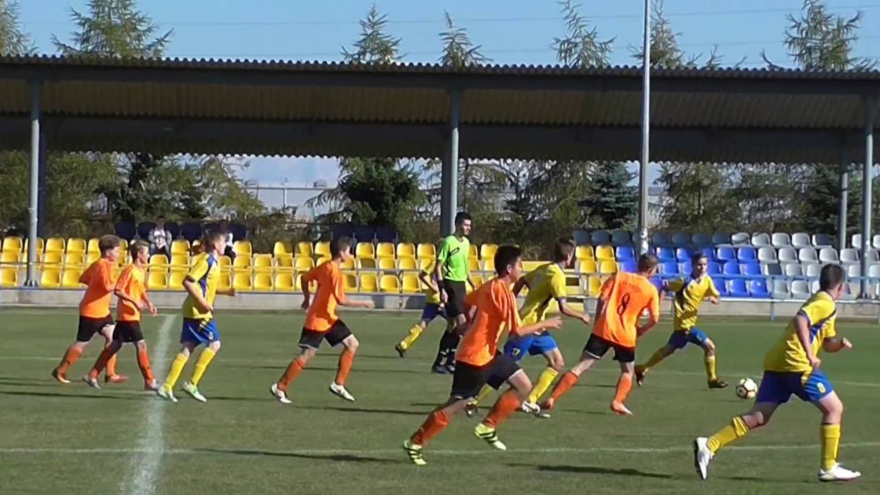 UKS IWICZNA 2002- KS OŻAROWIANKA 2002 I połowa meczu
