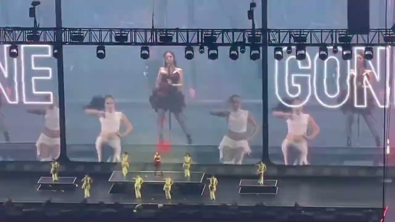 Hugs and Kisses - @BLACKPINK JISOO, D2 Deadline World Tour Manila 2025