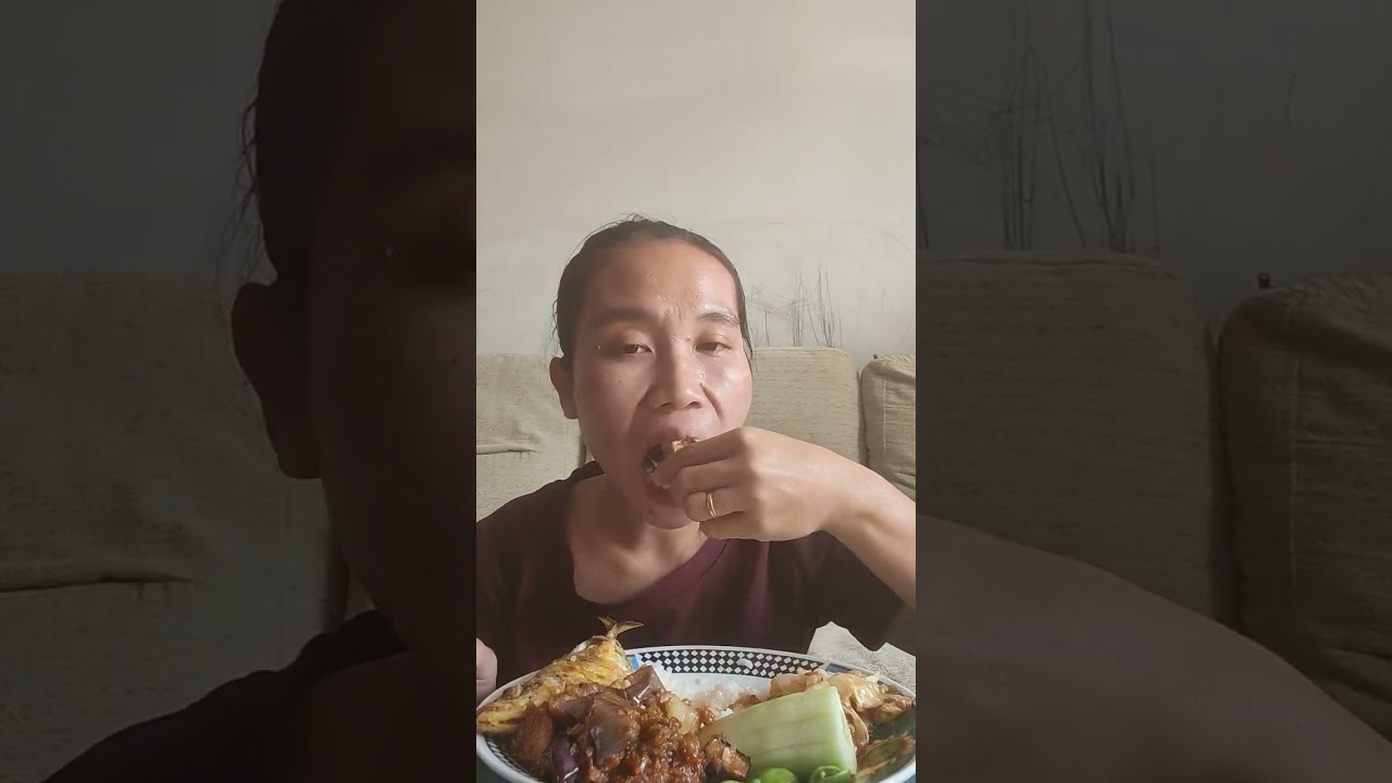 Menu lengkap ikan goreng gembung, sambal terong kentang, sayur kol, lalapan timun dan petai