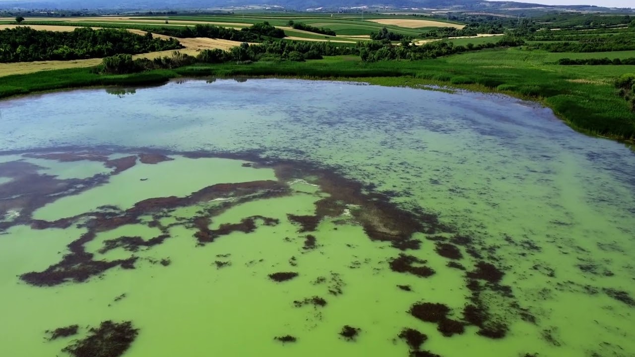 &Scaron;atrinačko (Međe&scaron;) jezero i manastir Grgeteg