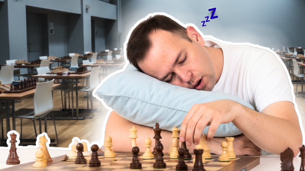 Гроссмейстер играет в шахматы, когда его мозг отключен.