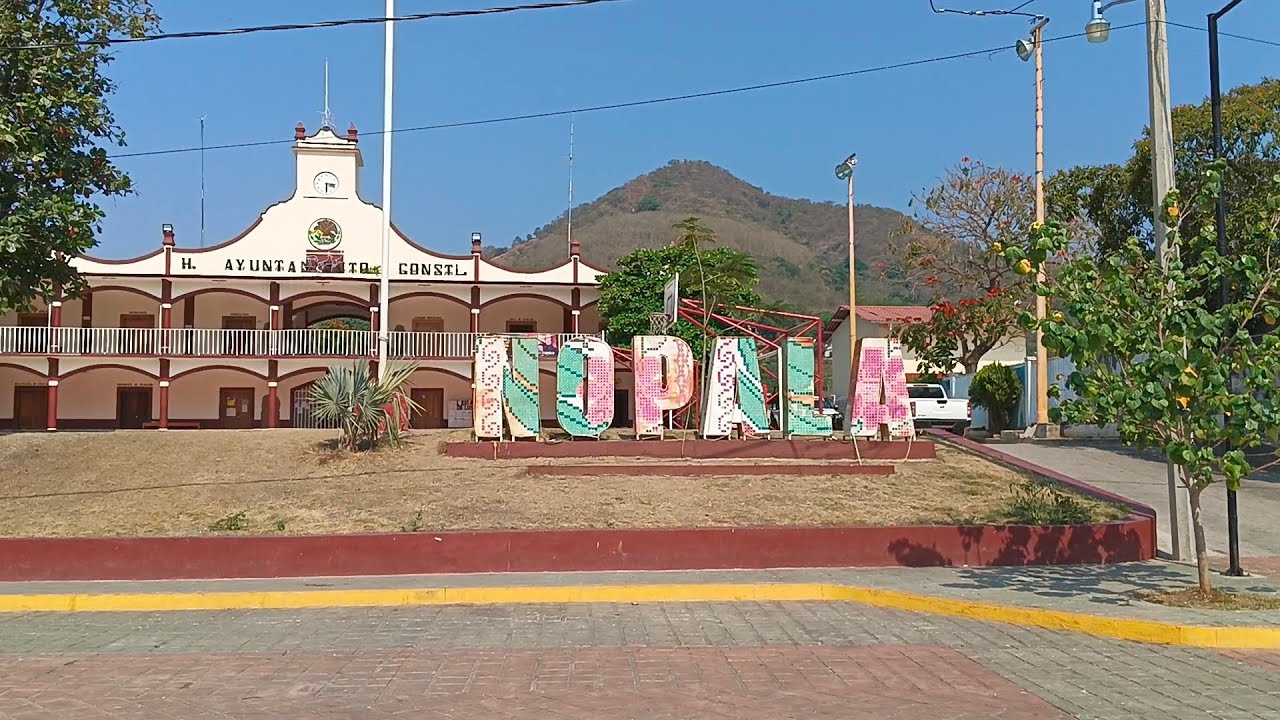 Un domingo de plaza en Santos Reyes Nopala