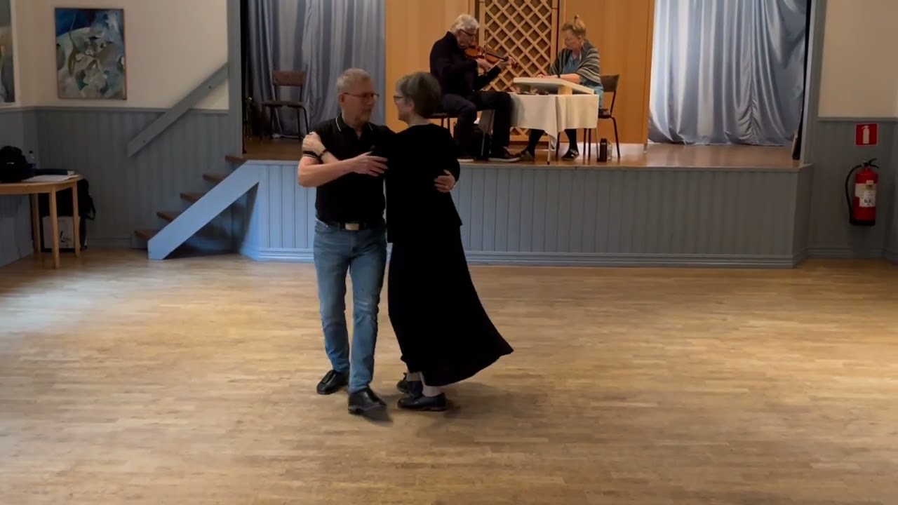 Åtabakspolska från Föllinge i Jämtland