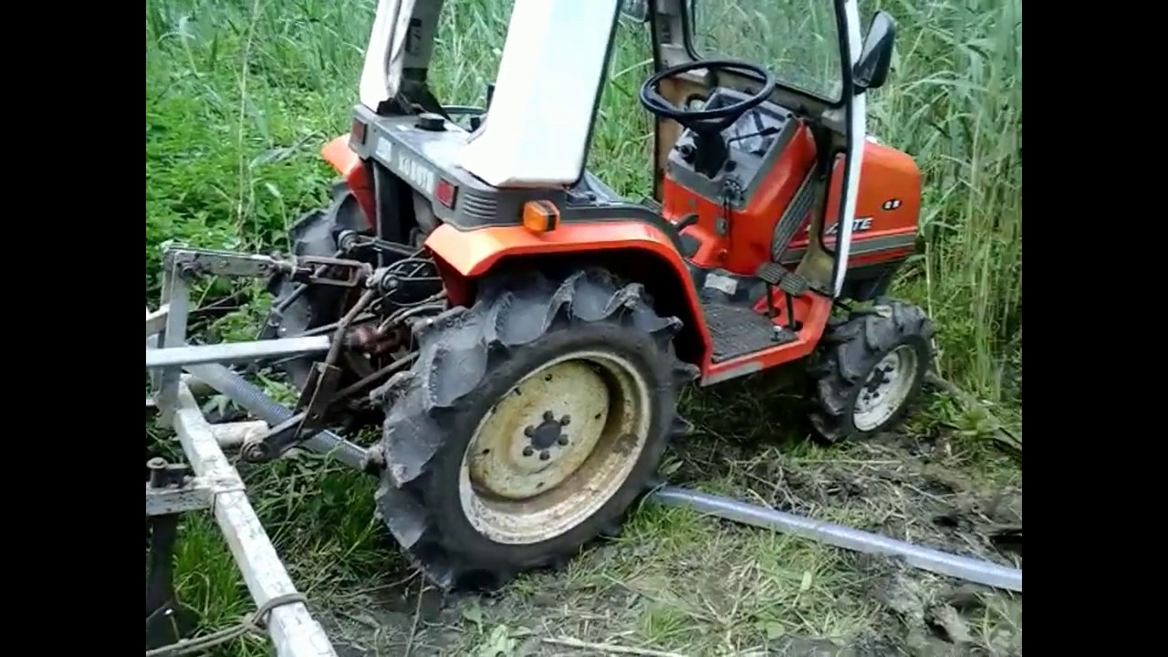 Мини трактор KUBOTA ASTE A-17 полив картофеля.