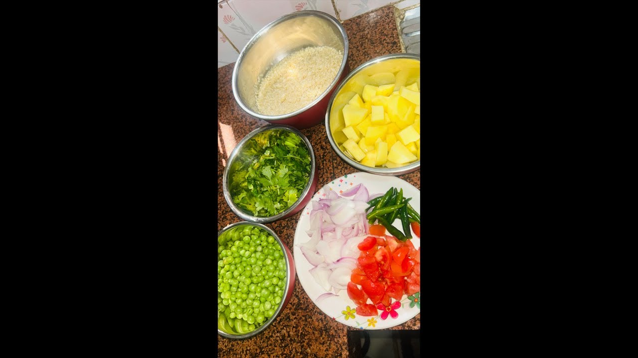 banate hai yellow rice🍚 😍