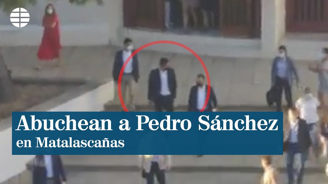 Un grupo de personas abuchea a Pedro Sánchez en Matalascañas