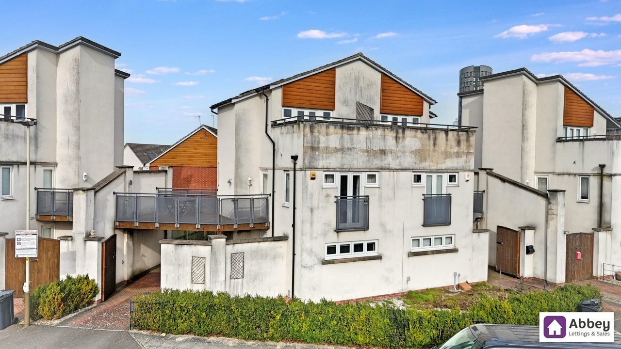 Modern 3 double bedroom 3 bathroom semi-detached home near LRI and DMU: TO LET