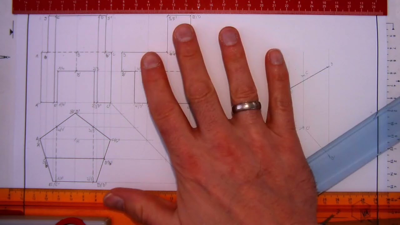 5-Kant-Prisma mit Veränderungen in Isometrie