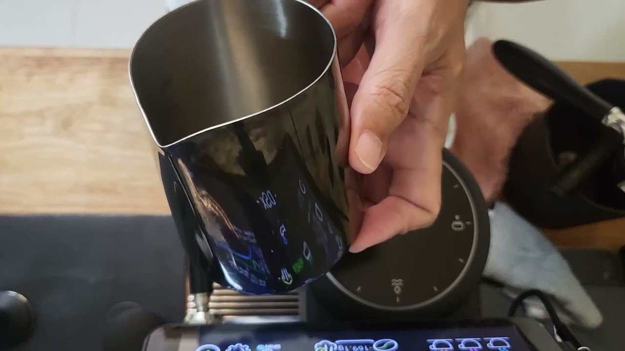 How to steam milk for latte with a small volume