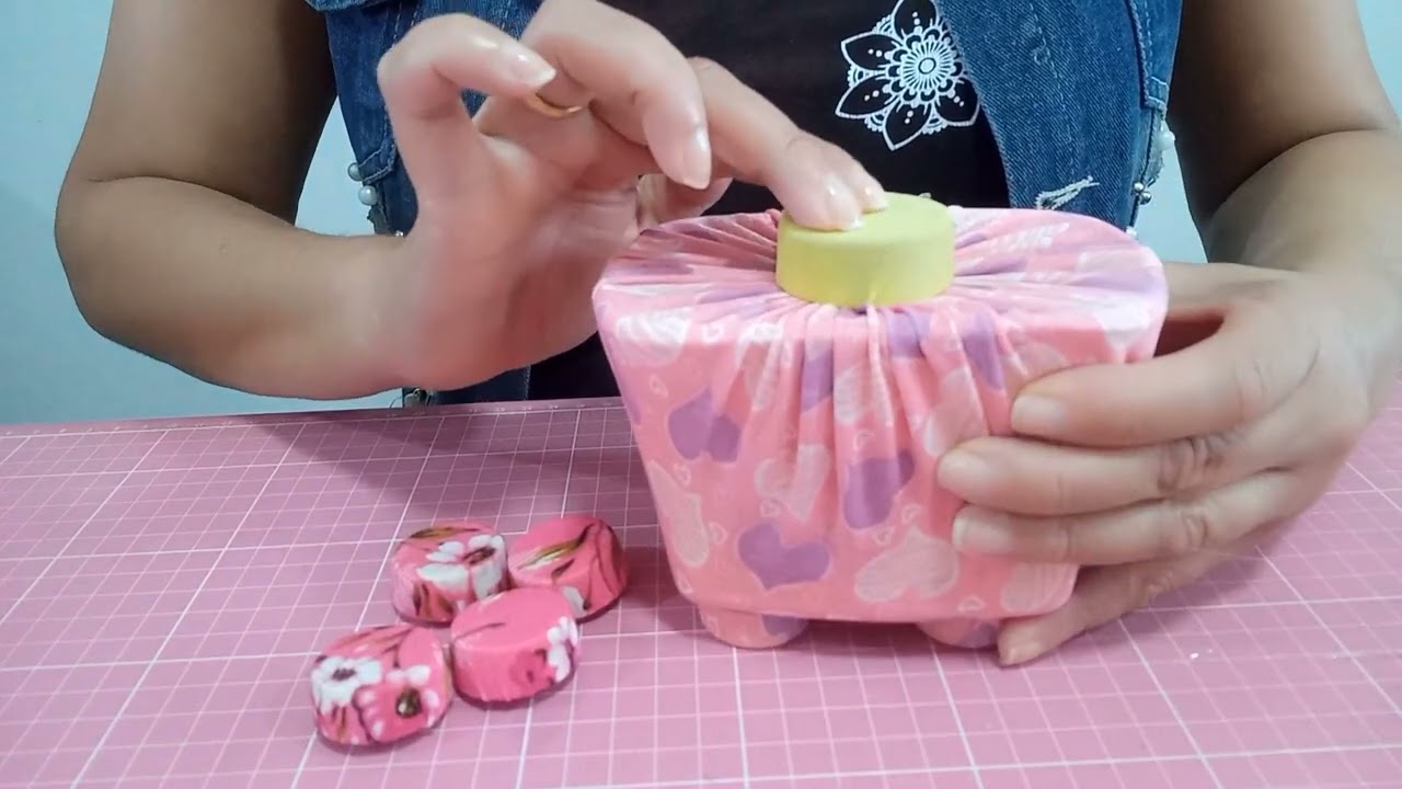 Como Fazer Peso De Porta Feito Com Pote De Margarina e Tampinhas De Garrafa Pet