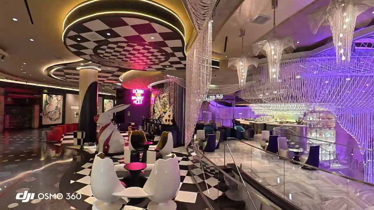 Crazy wacko, walking through the Cosmopolitan of Las Vegas #subscribemychannel #lasvegas 