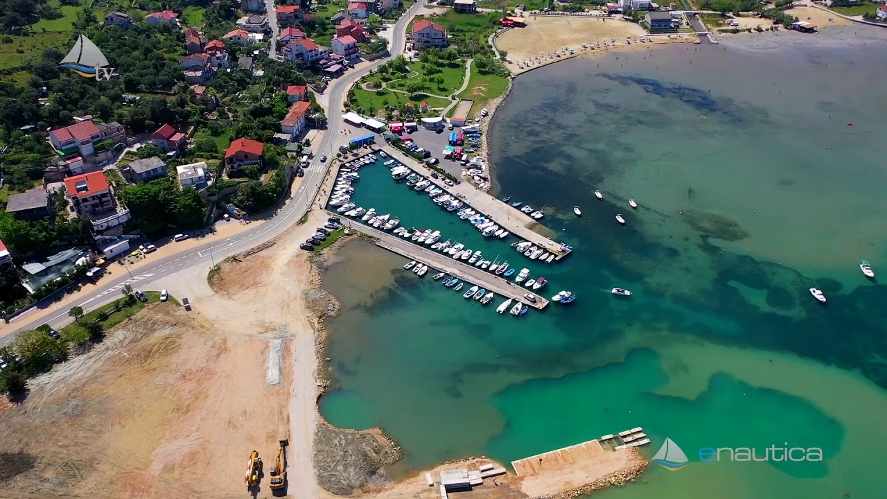 Pristanišče Lopar, otok Rab (Hrvaška) Video iz zraka