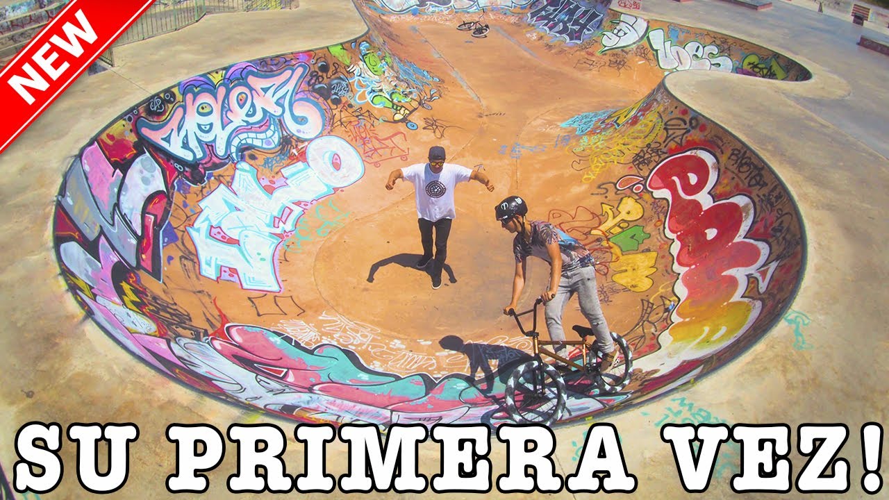 MI HERMANO PRUEBA UNA PISCINA POR PRIMERA VEZ - Aprende a moverse en bowl!!