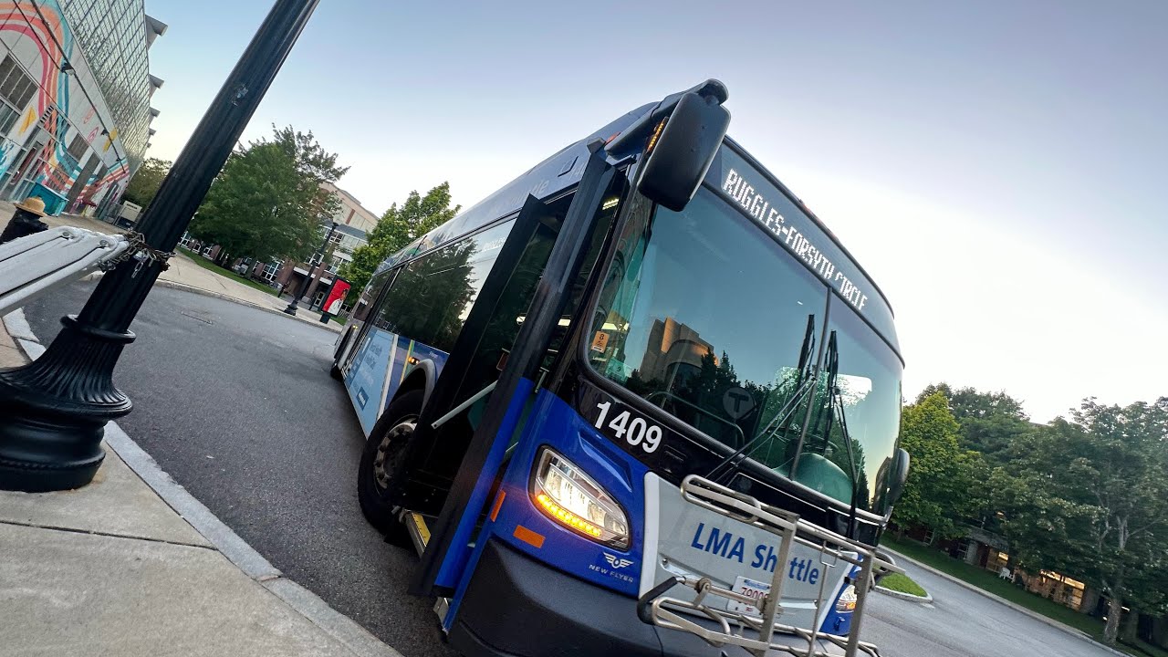 [Drive On] morning drive to JFK/UMass in 2014 Xcelsior Diesel 40’