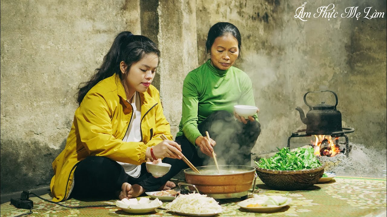 Nồi lẩu đầu xu&acirc;n ngon tuyệt vời b&ecirc;n bếp lửa hồng ấm &aacute;p I Ẩm Thực Mẹ L&agrave;m