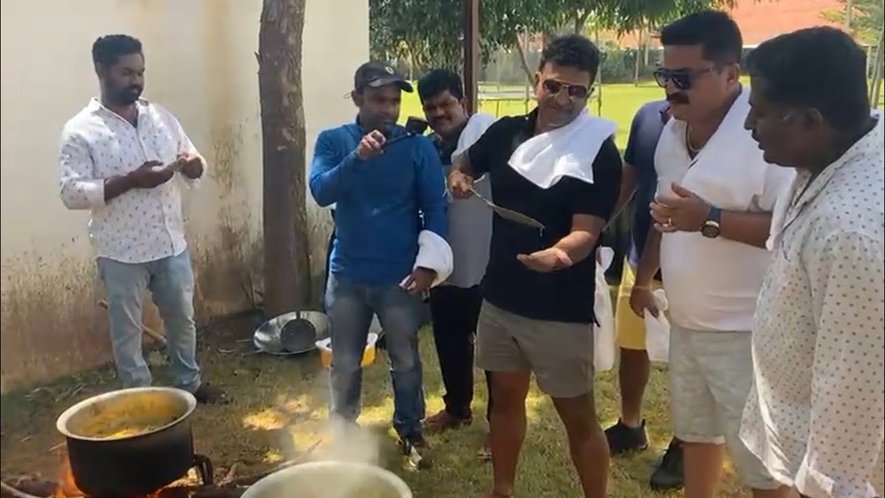 ಆಹಾ ಅಪ್ಪು ಬಿರಿಯಾನಿ😍spicy uta jotege sweet maathu kathe friends jote#appu #puneethrajkumar #appufans