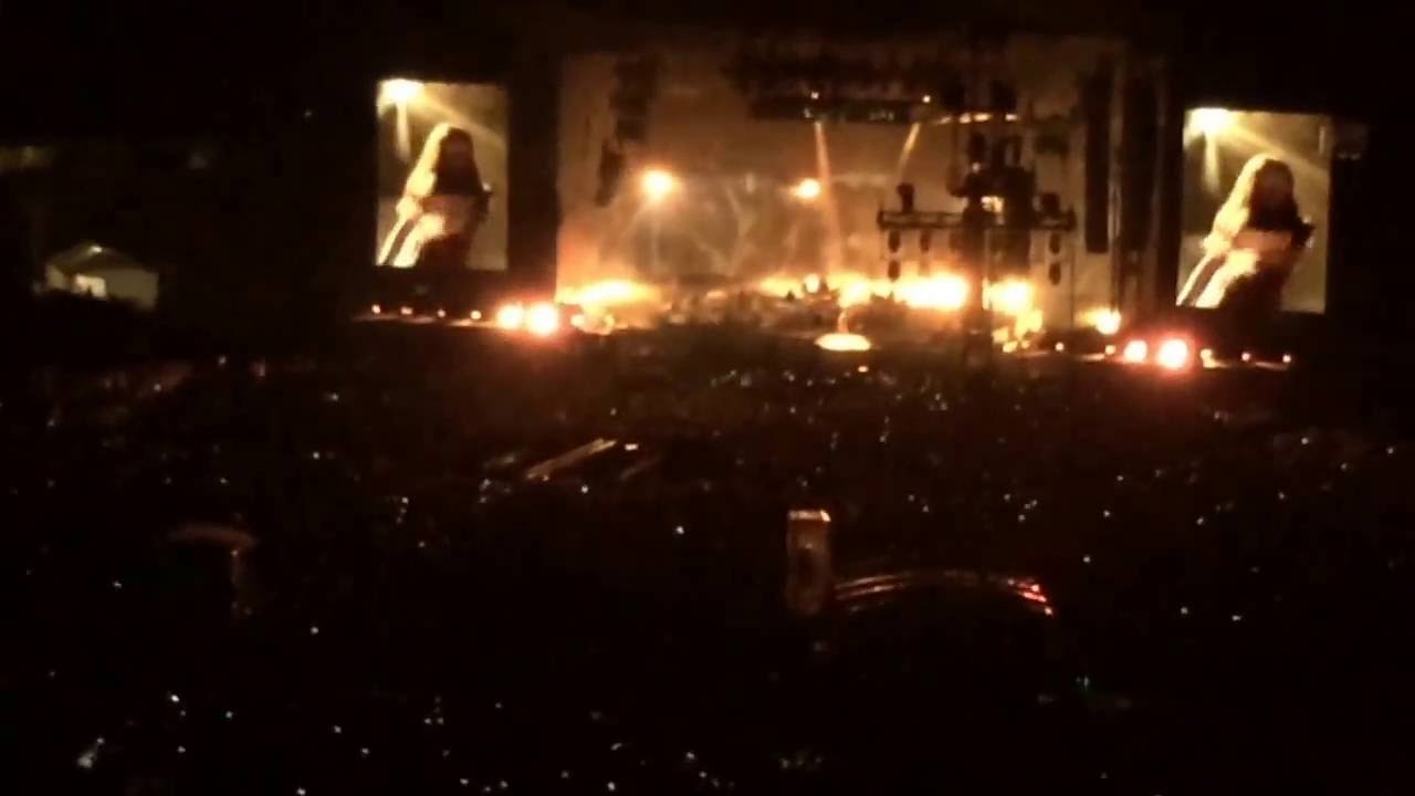 Rihanna - Stade de France 2016