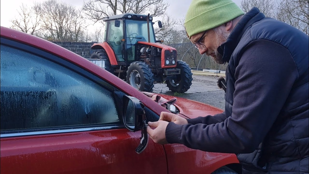 Avensis T25 mirror fix and a little HubNut fleet update (not my tractor)