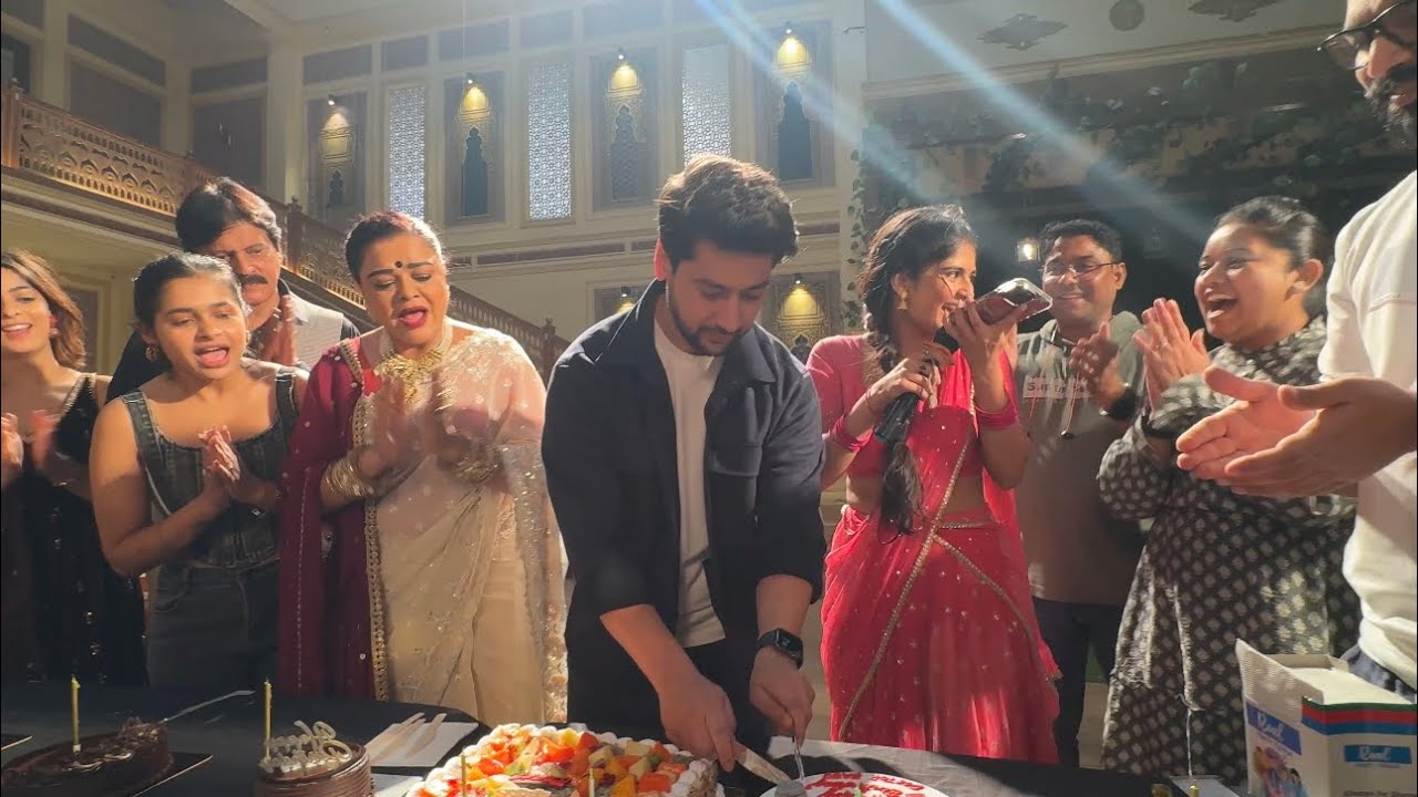 Birthday Celebration On Gehna Set🎂|| Thank You Everyone For Making It Special 🫶🏻|| Paras Arora