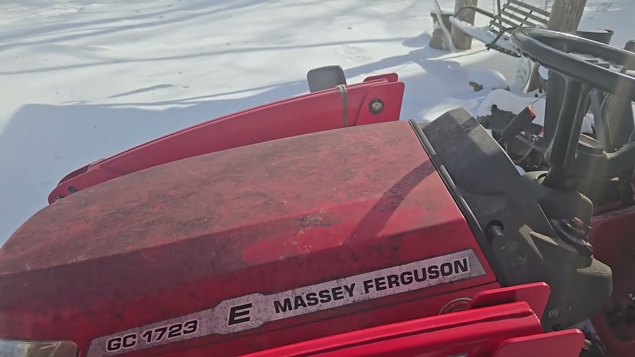 Finally woke up #bearwdaylilyfarm  #masseyferguson #snow #weather  #badweather  #ourfarmlife #rural