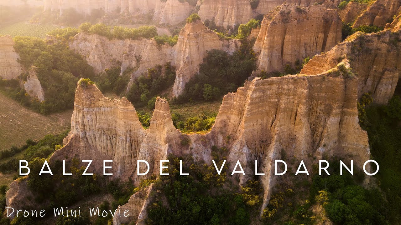 Il surreale paesaggio delle BALZE DEL VALDARNO ripreso con il drone | Drone Mini Movie