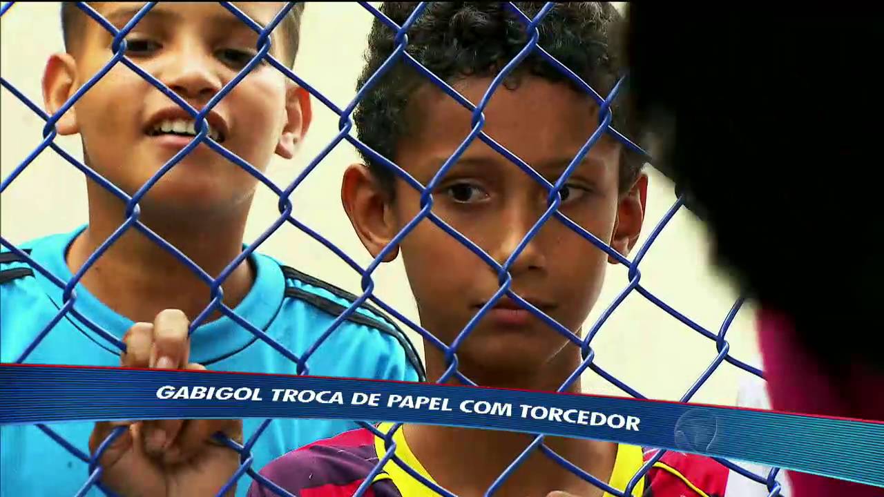 Gabigol troca de lugar com fã por um dia