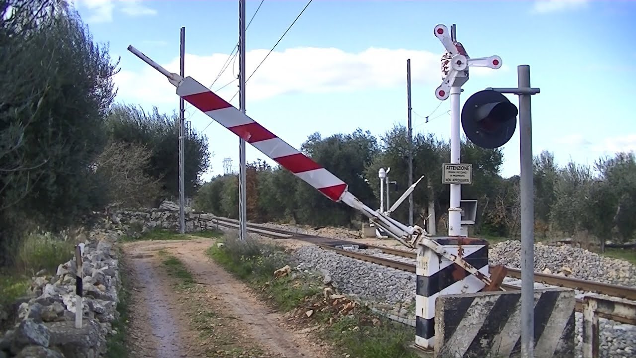 Spoorwegovergang Turi (I) // Railroad crossing // Passaggio a livello