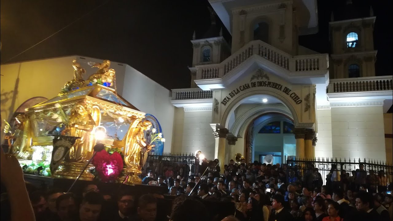 Salida de Santo Sepulcro con la Virgen de los Dolores Huacho 2019
