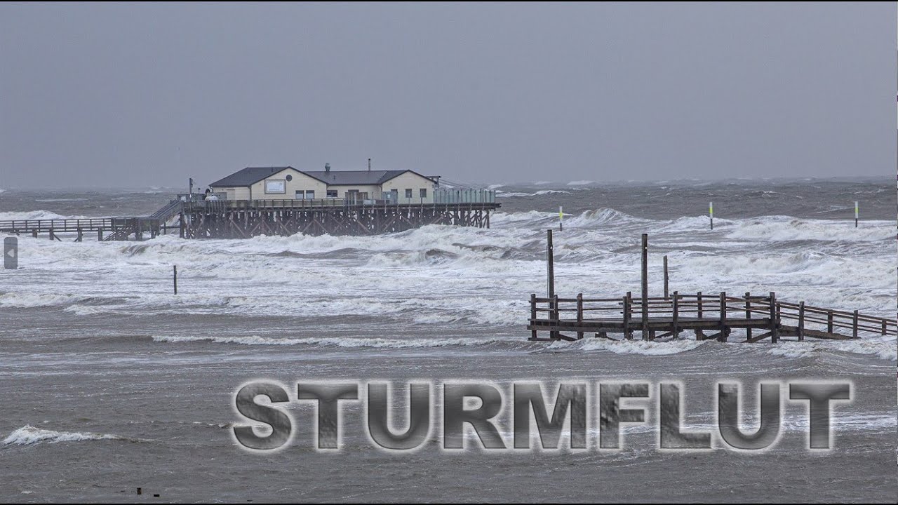 Sturmflut an der Nordsee in Sankt Peter Ording