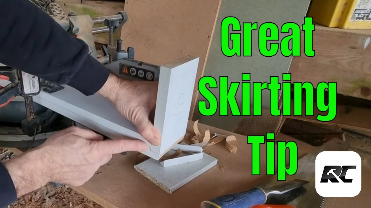 Skirting tip for flat plain skirting