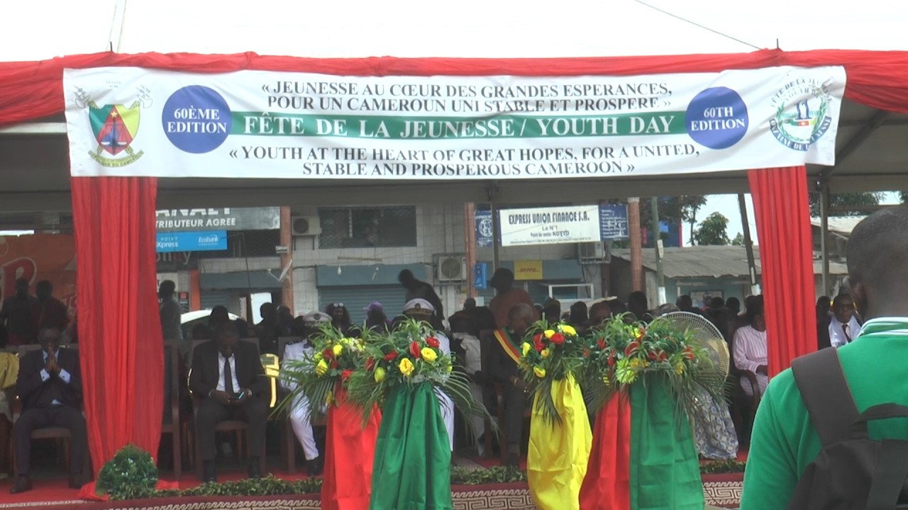 DÉFILÉ À DOUALA 5e: UN APPEL À LA RESPONSABILITÉ, À L'ENCADREMENT ET À L'EXCELLENCE POUR LA JEUNESSE