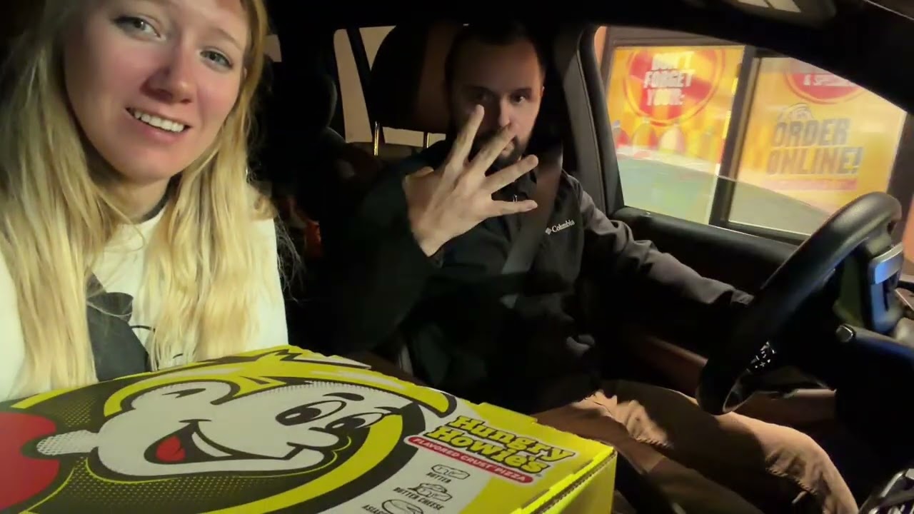 Whats for dinner? | Family Pizza Night! Hungry Howie’s Run + Dinner at Home 