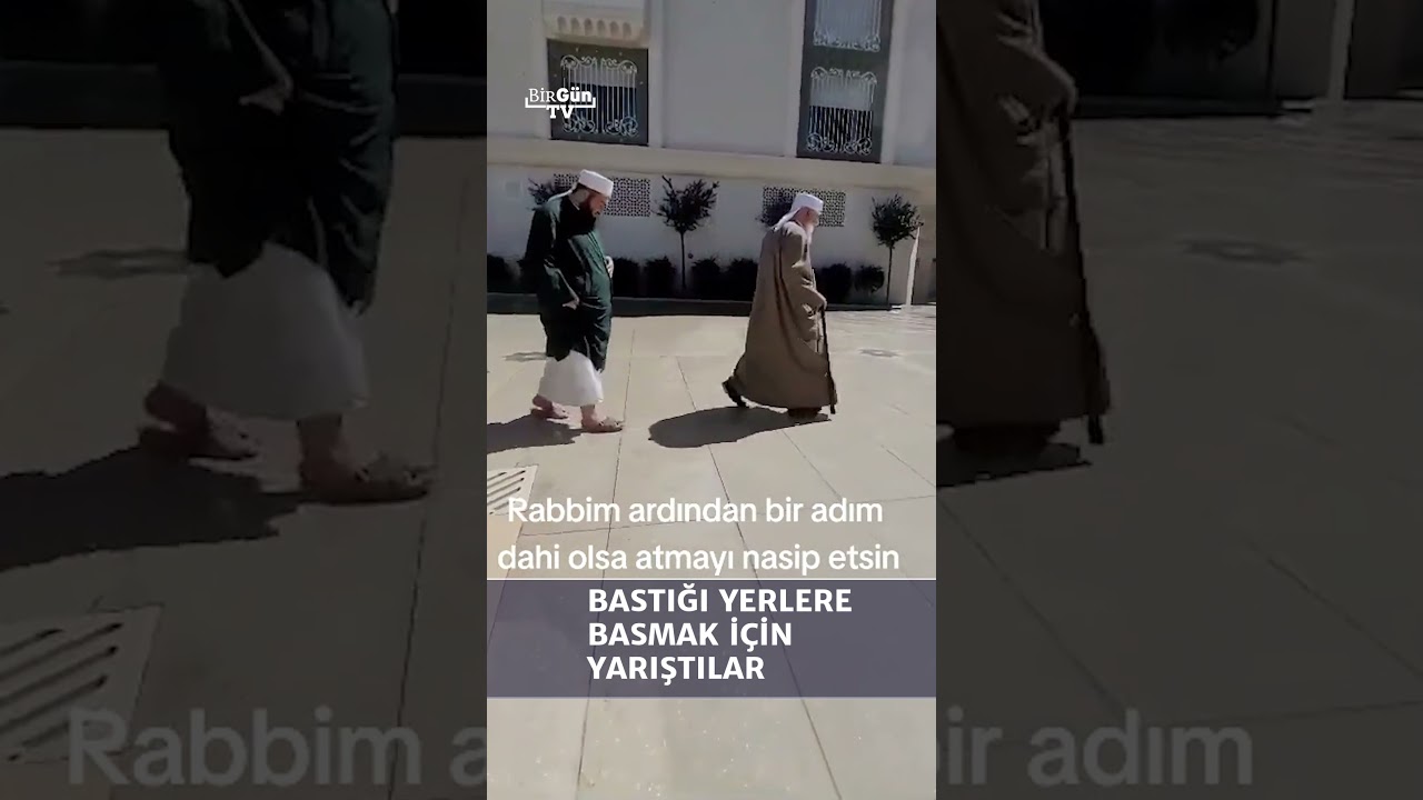 Menzil şeyhinin bastığı yerlere basmak i&ccedil;in yarıştılar! #shorts