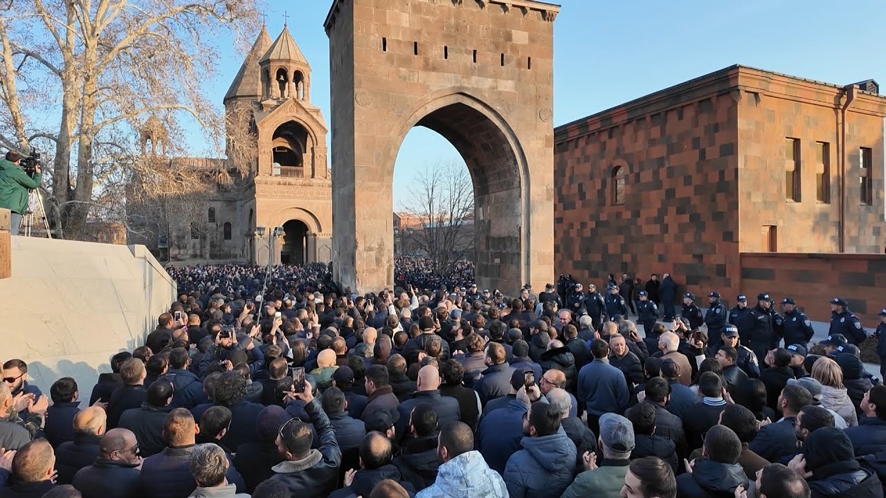 Հոգեւորականները հանդես են եկել Ամենայն Հայոց Կաթողիկոսին սատարող հայտարարություններով