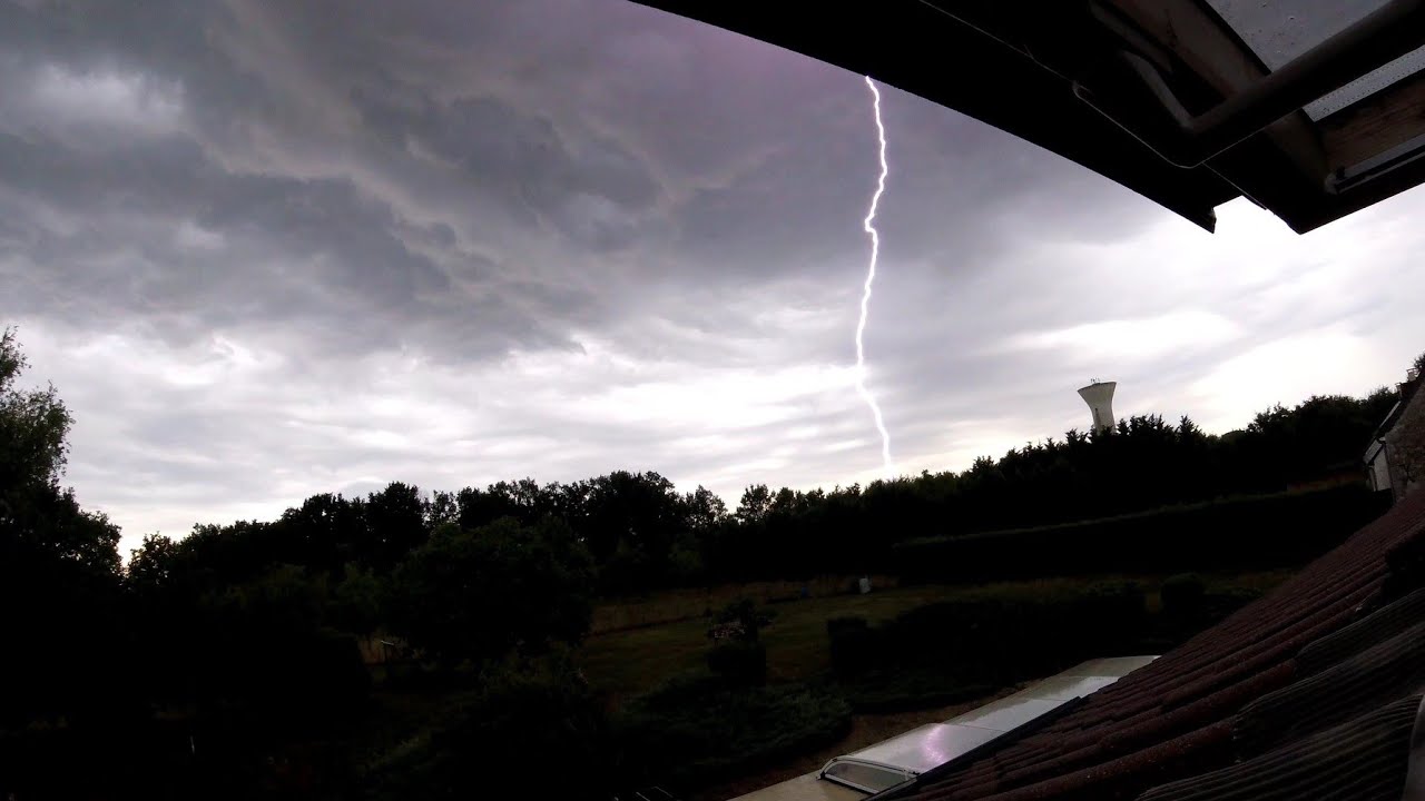 Orage violent le 9 juillet 2023 impact très proche 100 à 300 m (Indre et Loire)