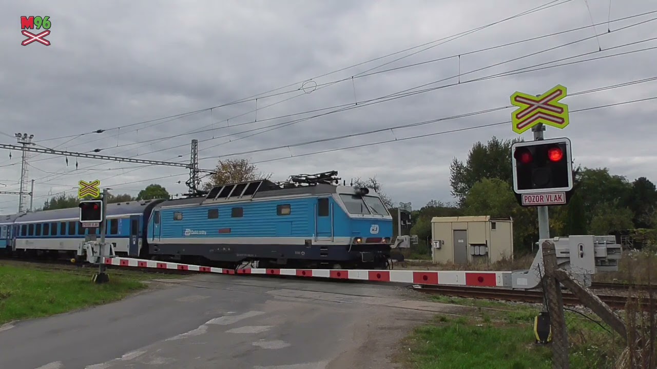 Železniční přejezd Chlumec nad Cidlinou #1 [P3980] - 18.10.2020 / Czech railroad crossing