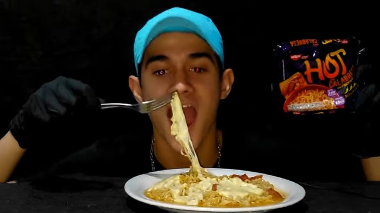 ASMR COMIDA NISSIN HOT DE CALABRESA | Edvan ASMR